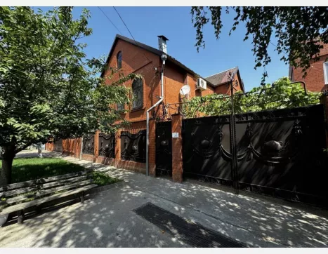 Дом, 200 м², на участке 13 сот. фото 0
